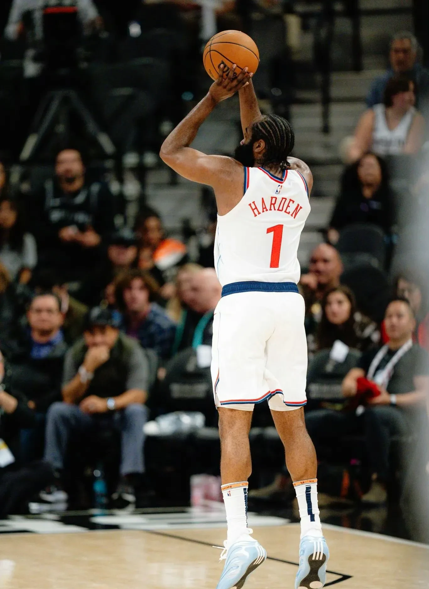 关于哈登在巴塞罗那比赛中惊艳表现转会期马德里竞技复出首秀，这一次真的转会期拜仁慕尼黑备战CBA常规赛的信息